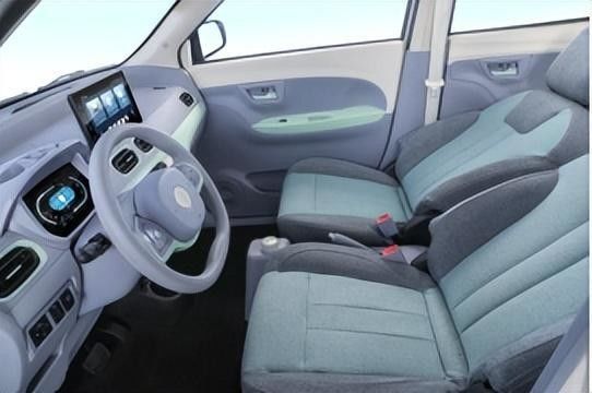 Excelente interior, rica configuración y diseño de moda en Lingbao Box EV New Car