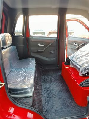 Triciclo de pasajeros motorizado cerrado con gasolina con múltiples colores Velocidad máxima 70 km/h