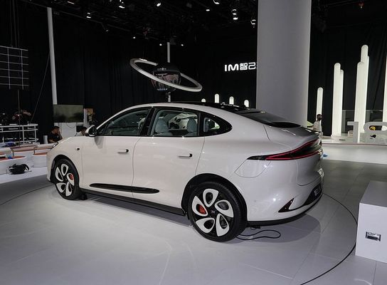 Zhiji LS6 Potencia máxima de 575kw Todos los coches eléctricos con velocidad máxima de 252kmh Vehículo deportivo eléctrico