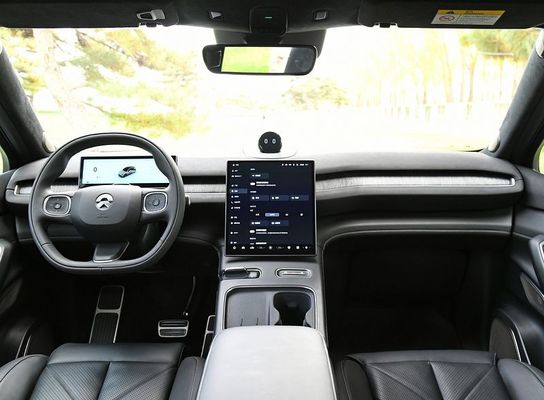 SUV en NIO EC7 75kWh Coche eléctrico con motor que ofrece 480 kW