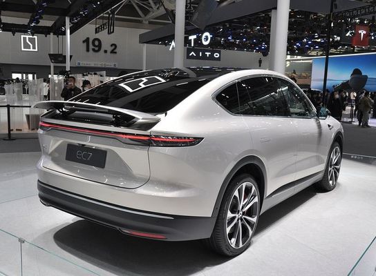 SUV en NIO EC7 75kWh Coche eléctrico con motor que ofrece 480 kW