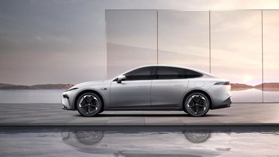 Dongfeng Eπ 007 con alcance de 1200 km y puerta de tijeras velocidad máxima 165 km / h 5 puertas