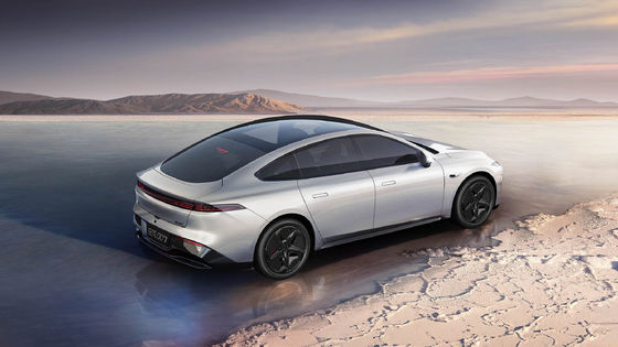 Dongfeng Eπ 007 con alcance de 1200 km y puerta de tijeras velocidad máxima 165 km / h 5 puertas