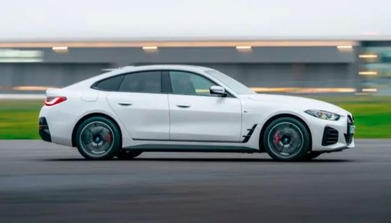 Lo más reciente y con tracción total en BMW i4 con motor eléctrico y maletero disponible