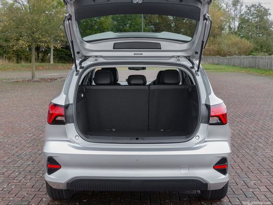 Amplio y cómodo todo el coche eléctrico en MG 5 EV con un rango decente de 344 km y capacidad de súper carga