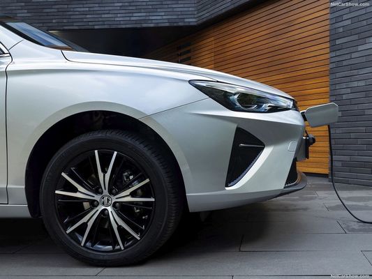 Amplio y cómodo todo el coche eléctrico en MG 5 EV con un rango decente de 344 km y capacidad de súper carga