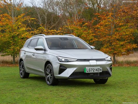 Amplio y cómodo todo el coche eléctrico en MG 5 EV con un rango decente de 344 km y capacidad de súper carga