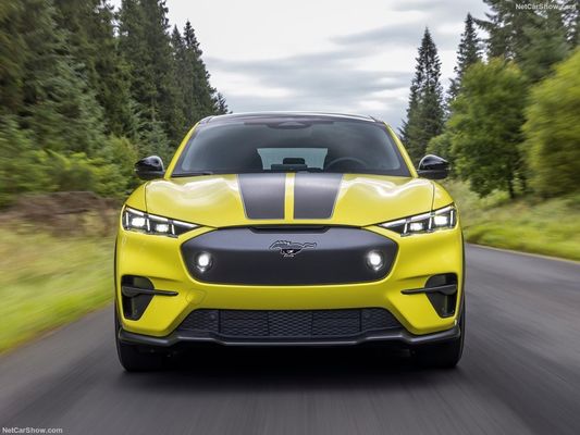 Suspensión de rally única, coche familiar fuera de la sensación de carreras en el Ford Mustang Mach-E Rally (2024) 480 caballos de fuerza