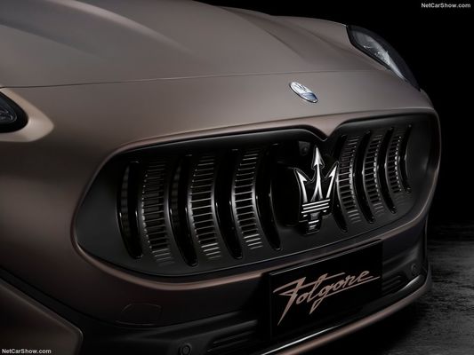 Auto eléctrico puro de nueva energía con 450 rango y velocidad máxima de 325 km/h en Maserati Gran Turismo Folgore