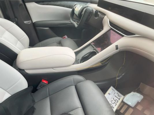 Presale Zhiji L6 eléctrico puro sedán de 4 puertas motor de 216kw con una rueda de acero de media espiga nuevo coche de energía