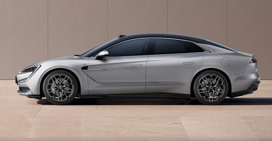 PRESALE 2024 Nuevo coche eléctrico BYD Yangwang U7 Limousine Resistencia al viento de Cd 0.195 240Kw potencia del motor