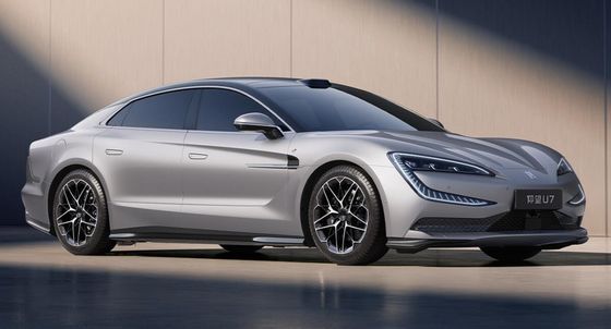 PRESALE 2024 Nuevo coche eléctrico BYD Yangwang U7 Limousine Resistencia al viento de Cd 0.195 240Kw potencia del motor