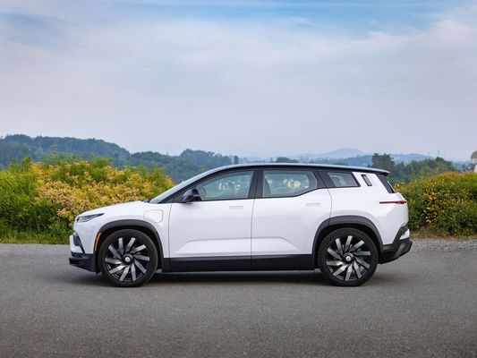 distintivo SUV eléctrico deseable de la familia de SUV eléctricos Fisker Ocean con potencia de 556bhp/737Nm