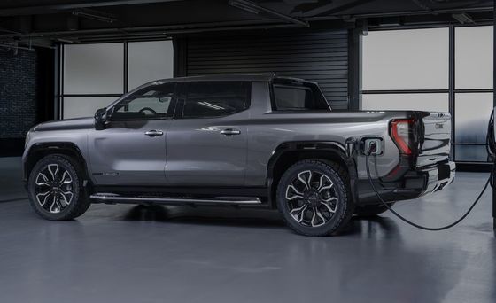 GMC Sierra EV tren motriz de doble motor con 754P calificado para remolcar hasta 9500 libras y puede remolcar hasta 1300 libras de carga útil
