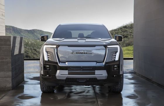 GMC Sierra EV tren motriz de doble motor con 754P calificado para remolcar hasta 9500 libras y puede remolcar hasta 1300 libras de carga útil