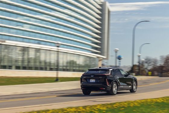 2024 Cadillac Lyriq 308 millas de alcance en una cabina más elegante