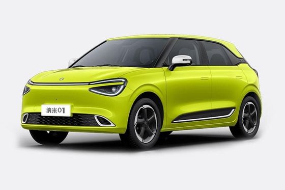 Los coches más nuevos Dongfeng Nammi 01 Hatchback EV y alcance impresionante y batería de estado sólido