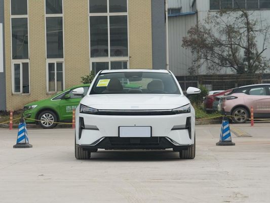 2024 Geely L6 Plug In Hybrid Car eléctrico con un alcance de 1370 km