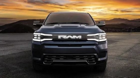Todo eléctrico con cero emisiones Ram 1500 REV con referentes excepcionales en el remolque, un alcance de 350 millas a 168kwh de batería