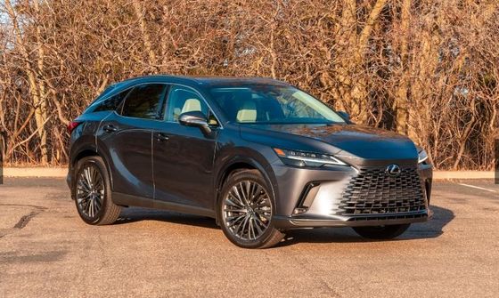 SUV crossover de lujo 2024 Lexus RX 450h+ PHEV con 37 millas de alcance eléctrico