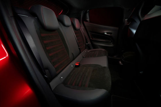 Preventa El coche compacto más deportivo Alfa Romeo Primera EV Milano Con 2 opciones de tren de conducción 156ph&240ph WLTC 240 millas