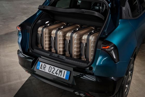 Preventa El coche compacto más deportivo Alfa Romeo Primera EV Milano Con 2 opciones de tren de conducción 156ph&240ph WLTC 240 millas