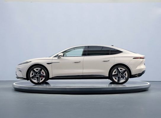 Vehículo eléctrico puro Feifan F7 viene con carga gratuita de la batería y el intercambio de por vida 500km RWD tren motriz coche eléctrico