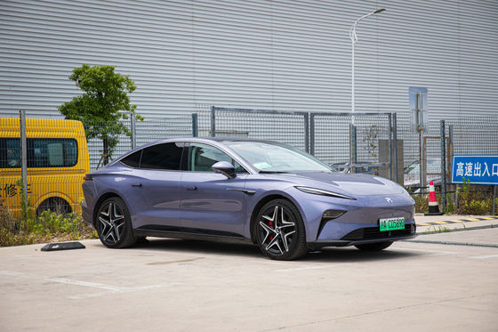 Vehículo eléctrico puro Feifan F7 viene con carga gratuita de la batería y el intercambio de por vida 500km RWD tren motriz coche eléctrico