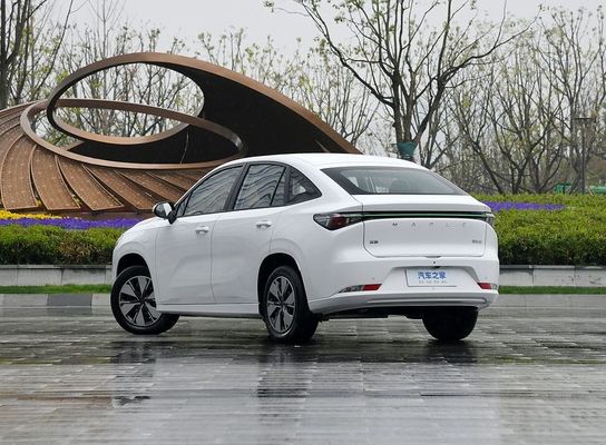 Vehículo eléctrico puro Geely Cao Cao 60 EV con baterías intercambiables y un alcance de 415 Km y 150 km/h de velocidad máxima de carga rápida