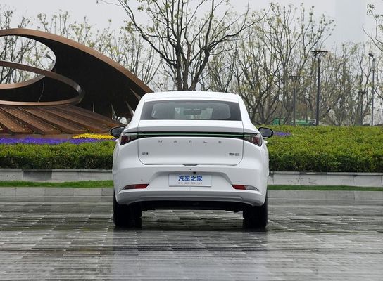 Vehículo eléctrico puro Geely Cao Cao 60 EV con baterías intercambiables y un alcance de 415 Km y 150 km/h de velocidad máxima de carga rápida