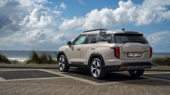 Más reciente vehículo eléctrico puro KGM Torres EVS 109mph Velocidad máxima 152kw 207PS Potencia máxima listo para ir Auto eléctrico puro