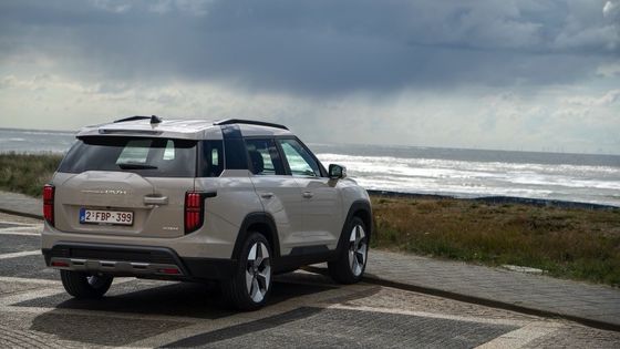 Más reciente vehículo eléctrico puro KGM Torres EVS 109mph Velocidad máxima 152kw 207PS Potencia máxima listo para ir Auto eléctrico puro