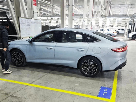 Venta previa 2024 BYD Qinn L DM-i 80km Vehículo eléctrico pronto llegará Carro híbrido 1.5T 101ps L4 Carro nuevo de energía