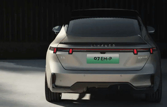 Hoy lanzado el más reciente LYNK& CO 07 EM-P 126km de largo alcance pro PHEV motor eléctrico de 160 kW y 350N.m de torque nuevo vehículo de energía