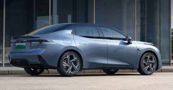 Potente nuevo coche híbrido LYNK & CO 07 EM-P con 163 CV y 255 Nm de torque y 160kw de potencia del motor y 3 velocidad DHT caja de cambios