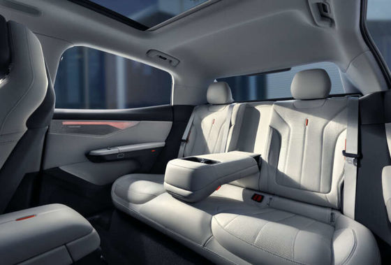 Potente nuevo coche híbrido LYNK & CO 07 EM-P con 163 CV y 255 Nm de torque y 160kw de potencia del motor y 3 velocidad DHT caja de cambios