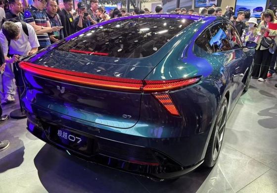 Pre-venta Marca conjunta Geely&Baidu Jiyue07 vehículo eléctrico puro con 200kw/271P.s potencia del motor 2WD tren motriz 4 puertas/5 asientos