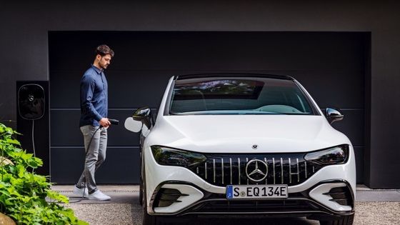 Vehículo eléctrico de gran autonomía Mercedes-Benz EQE AMG 53 4MATIC+ con potencia del motor de 460kw/625P.s 220km/h velocidad máxima