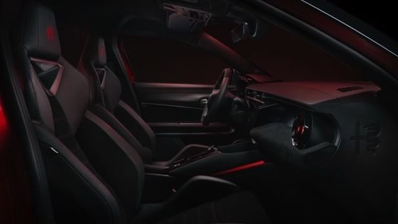 El primer coche eléctrico compacto Alfa Romeo Junior Electric con 54,8kwh de batería y una potencia máxima de 158kW, hasta 345 millas de alcance