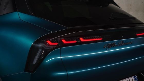 El primer coche eléctrico compacto Alfa Romeo Junior Electric con 54,8kwh de batería y una potencia máxima de 158kW, hasta 345 millas de alcance