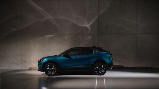 El primer coche eléctrico compacto Alfa Romeo Junior Electric con 54,8kwh de batería y una potencia máxima de 158kW, hasta 345 millas de alcance