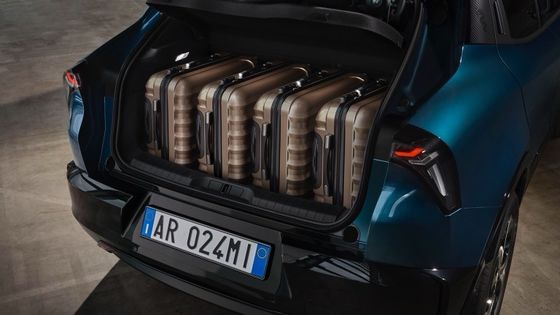 El primer coche eléctrico compacto Alfa Romeo Junior Electric con 54,8kwh de batería y una potencia máxima de 158kW, hasta 345 millas de alcance