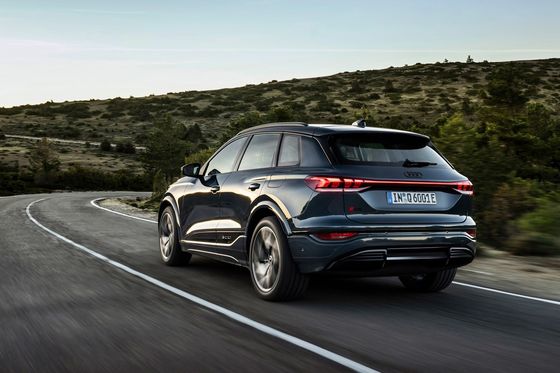 Largo alcance reclamado con carga súper rápida de 270kw y equipo generoso en el Audi Q6e-tron vehículo eléctrico puro de 285kw de potencia
