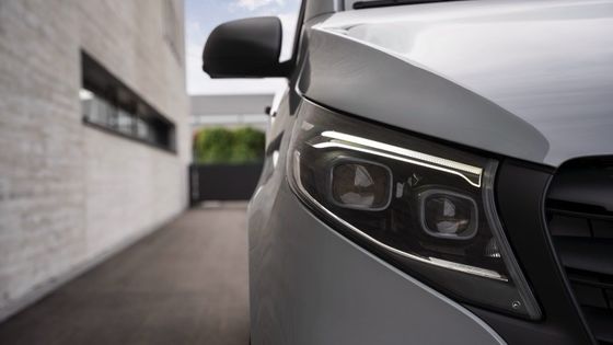 9 asientos EV Mercedes-Benz EVito Tourer Largo con un motor eléctrico de 201 CV y una batería utilizable de 90 kWh