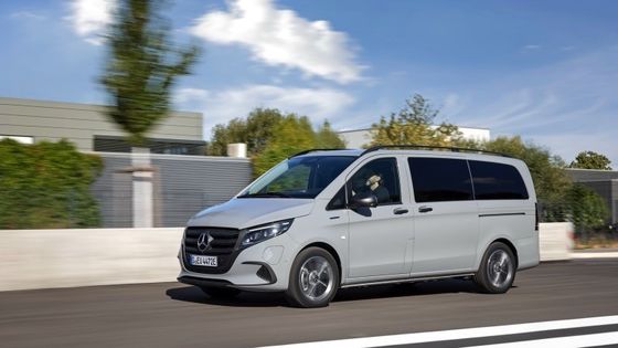9 asientos EV Mercedes-Benz EVito Tourer Largo con un motor eléctrico de 201 CV y una batería utilizable de 90 kWh