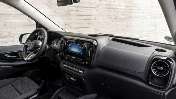9 asientos EV Mercedes-Benz EVito Tourer Largo con un motor eléctrico de 201 CV y una batería utilizable de 90 kWh