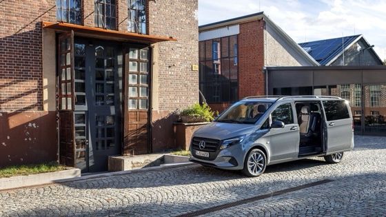9 asientos EV Mercedes-Benz EVito Tourer Largo con un motor eléctrico de 201 CV y una batería utilizable de 90 kWh