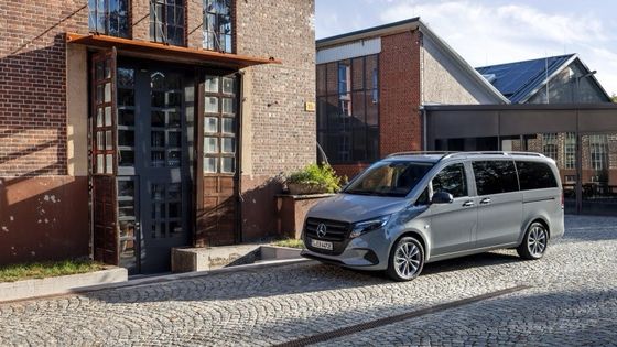 9 asientos EV Mercedes-Benz EVito Tourer Largo con un motor eléctrico de 201 CV y una batería utilizable de 90 kWh