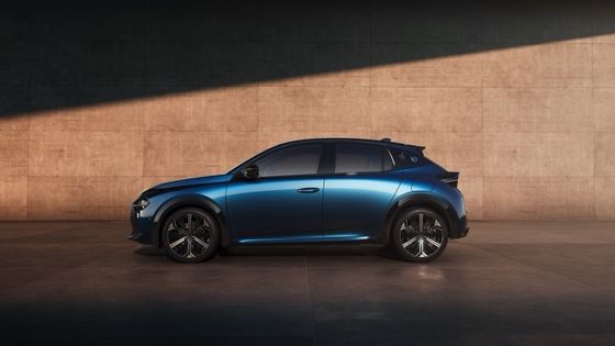 El primer coche eléctrico de Lancia Ypsilon con motor de 154 caballos de fuerza y 260 Nm.