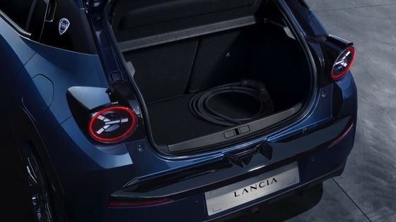 El primer coche eléctrico de Lancia Ypsilon con motor de 154 caballos de fuerza y 260 Nm.